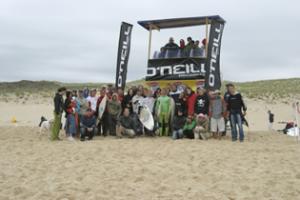 Open Finale: v.l.n.r.:    Marc Fitzermann, Melvin Lipke, Marlon Lipke, Nicolaus von Rupp ( Surfer mit Boards)