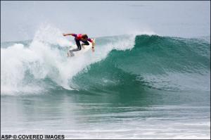 Taj Burrow (Aus) floatet sich in die dritte Runde