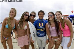 Adriano de Souza (Bra) muss nicht surfen und ist dennoch weiter - so sch�n kann das Leben sein...