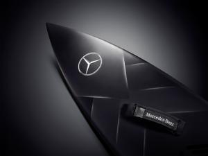 Das Mercedes super flex varial airplane wing foam surfboard